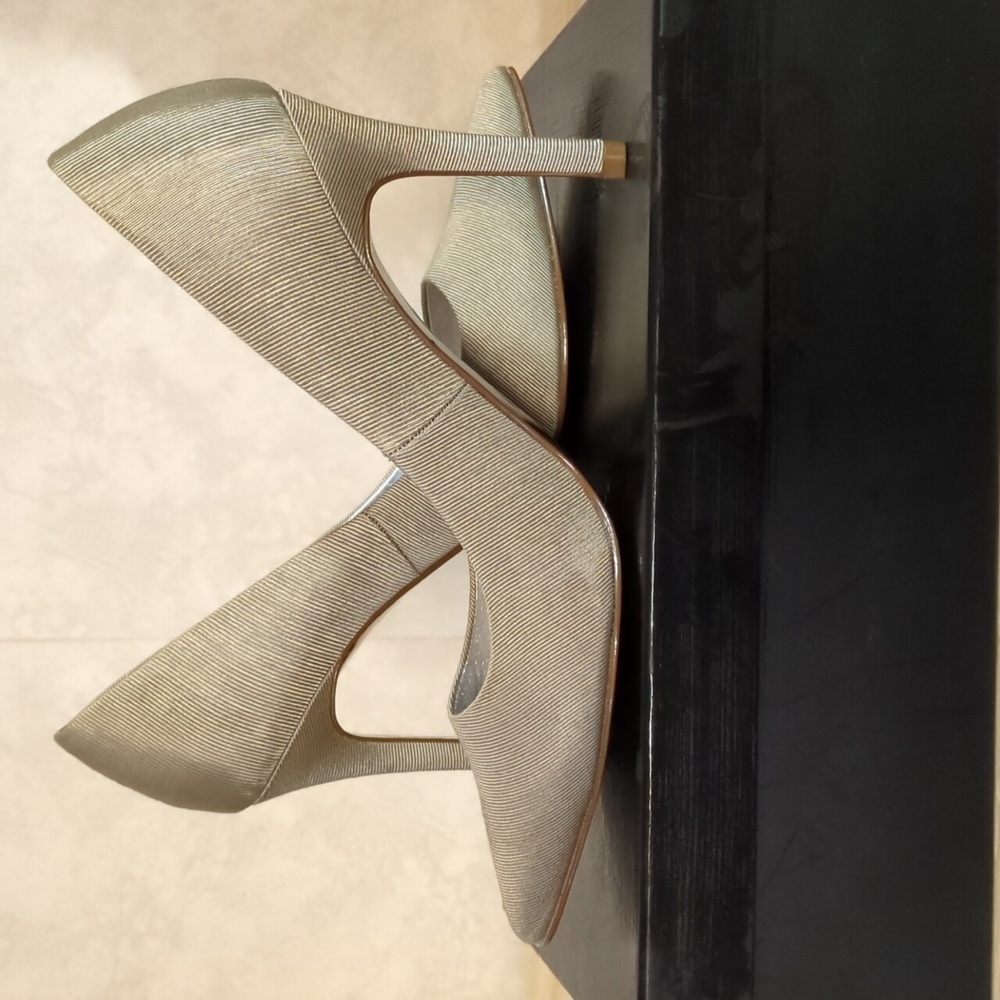 high heel shoe Adrianna Papell shiny oat color 7.5